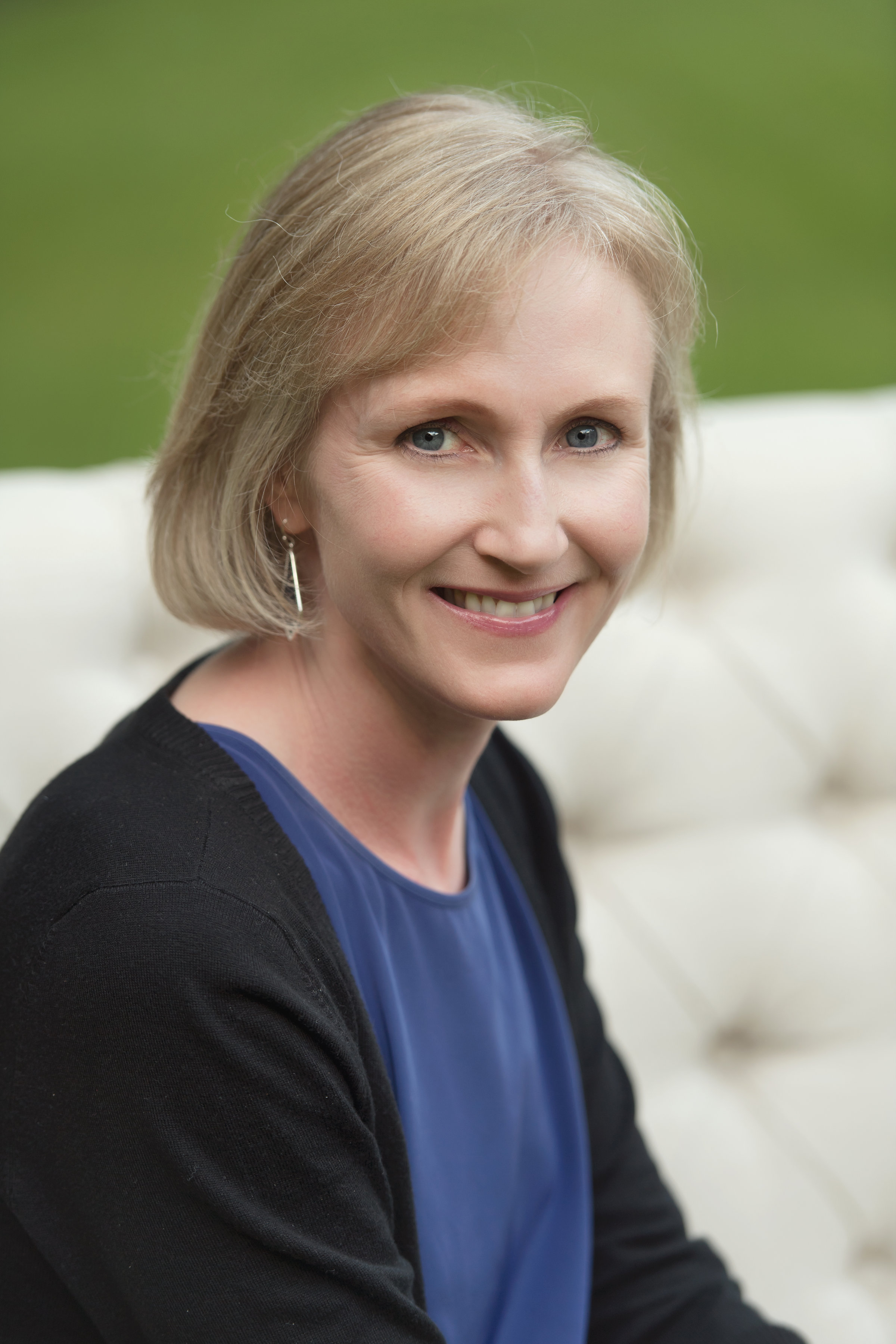 Professor Elizabeth Knapp Wins Poetry Award Hood College